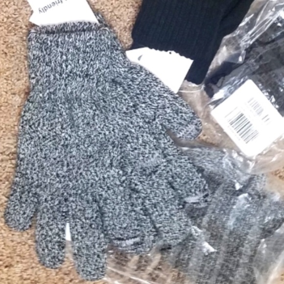 5/$25 - L/XL Gray Text-Friendly Sweater-Knit Gloves - Picture 1 of 1